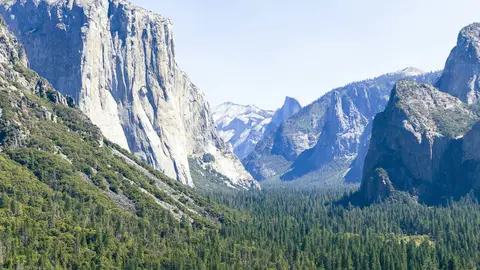 Yosemite Valley from Tunnel View, with El Capitan on the left and Half Dome in the distance