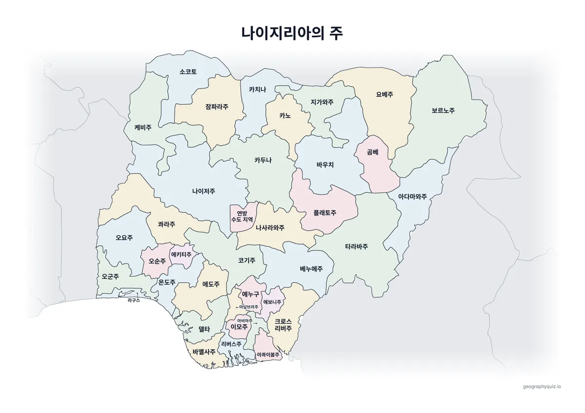 인쇄용 학습지 “나이지리아의 주” 미리 보기: 이름을 모두 넣은 나이지리아 지도입니다